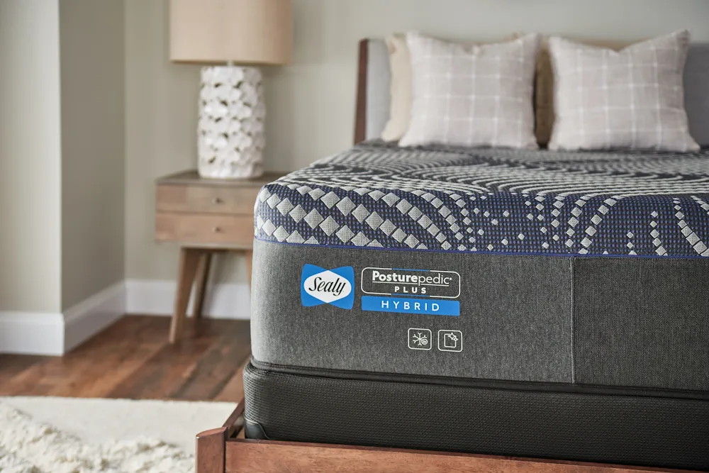 Sealy Posturepedic hybrid mattress image